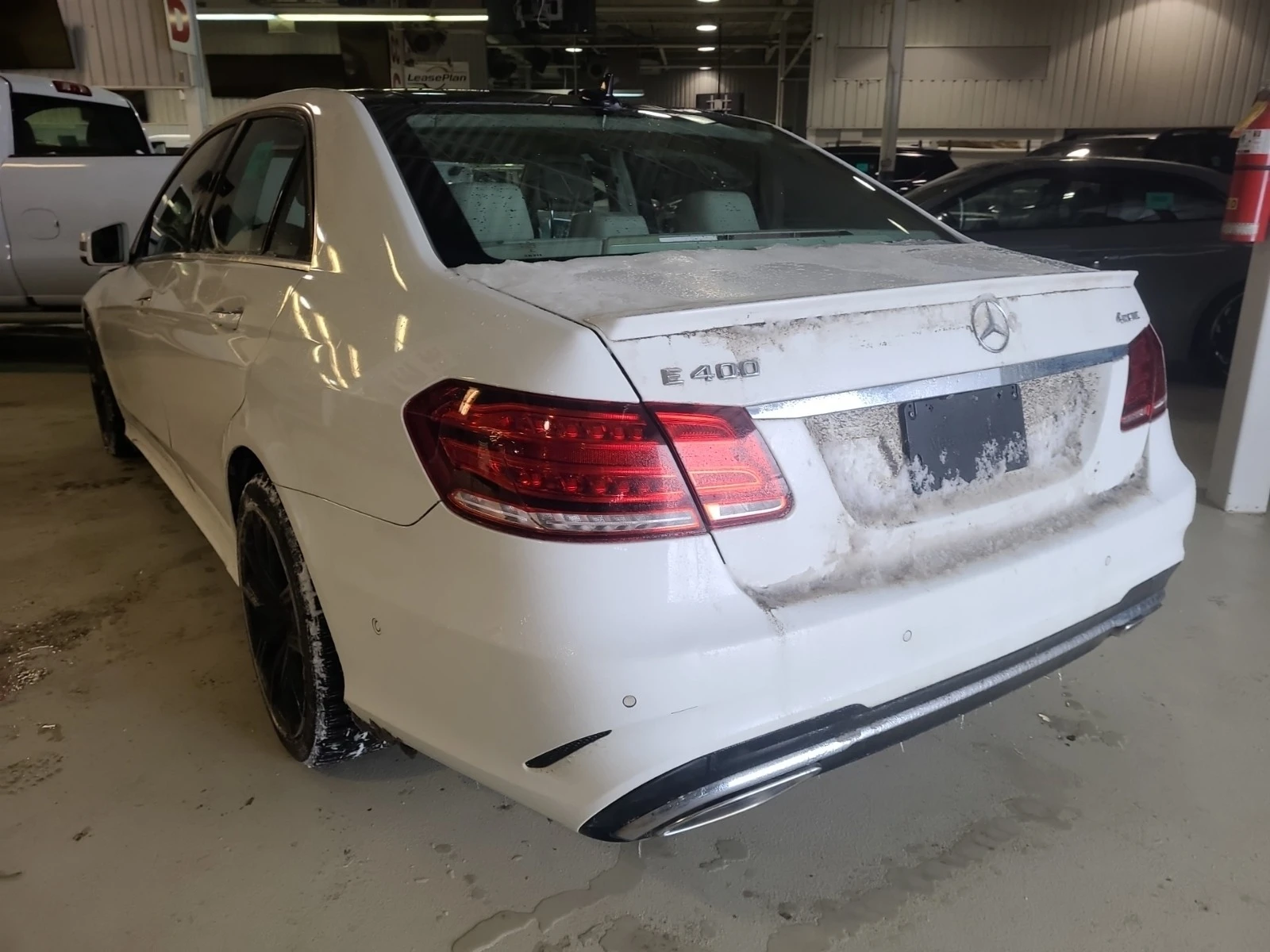 Mercedes-Benz E 400 4MATIC * * CARFAX * * АВТО КРЕДИТ * *  - изображение 4