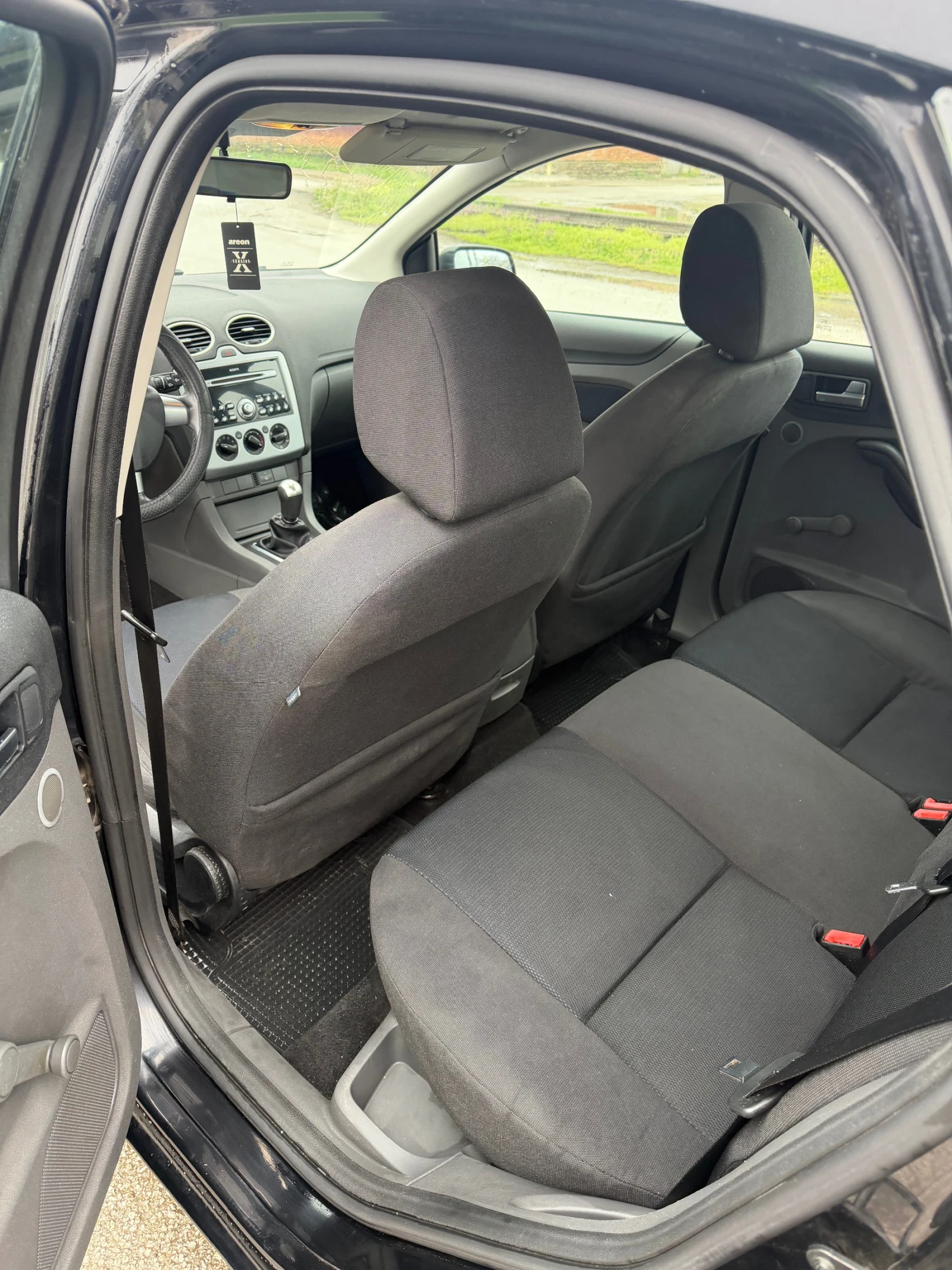 Ford Focus 1.8DI РЕГИСТРИРАН ЗЕМНИ ГУМИ, снимка 11 - Автомобили и джипове - 54043553