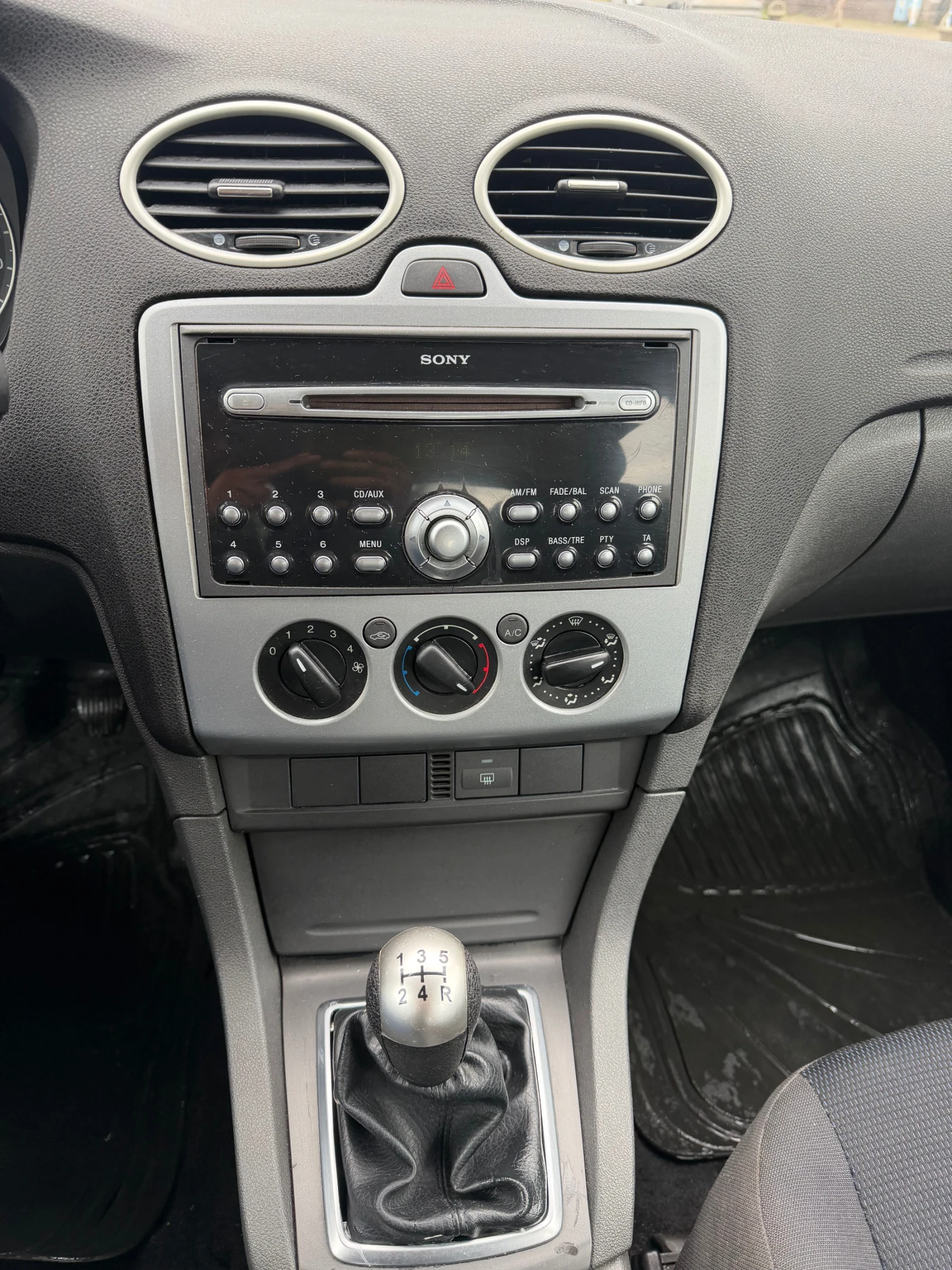 Ford Focus 1.8DI РЕГИСТРИРАН ЗЕМНИ ГУМИ, снимка 9 - Автомобили и джипове - 54043553