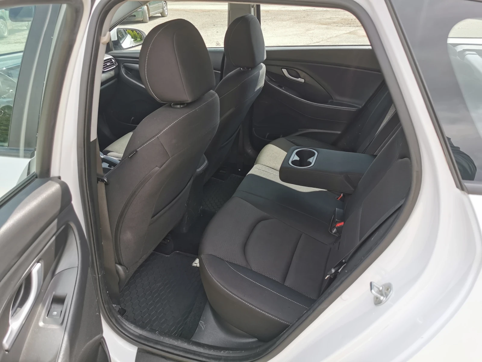 Hyundai I30 1, 6 crdi, снимка 8 - Автомобили и джипове - 54046172