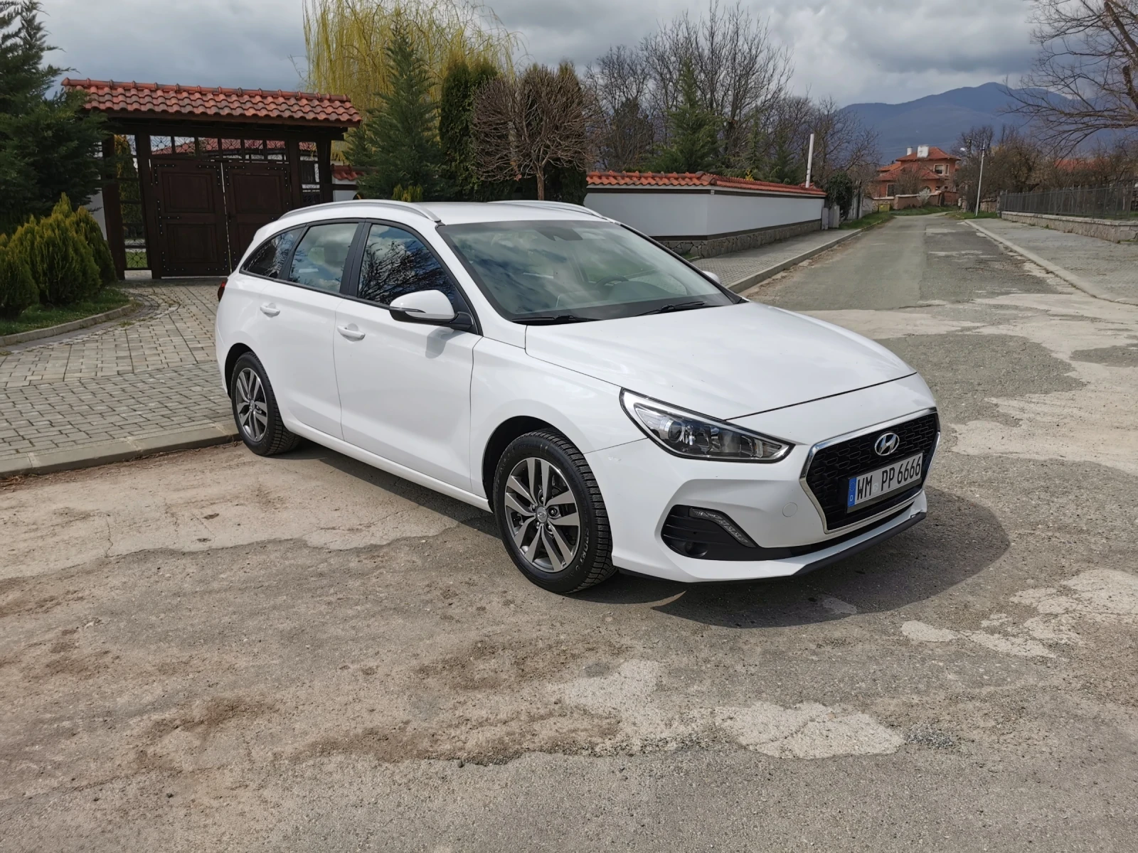 Hyundai I30 1, 6 crdi, снимка 2 - Автомобили и джипове - 54046172
