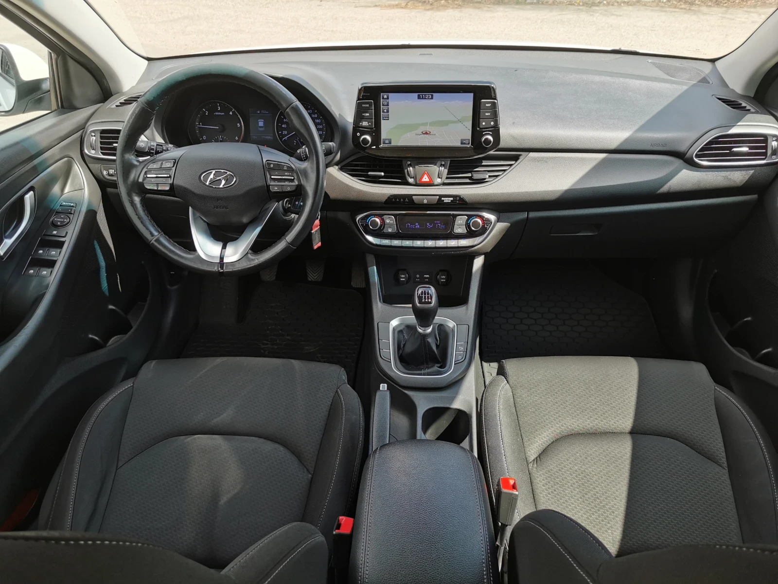 Hyundai I30 1, 6 crdi, снимка 10 - Автомобили и джипове - 54046172