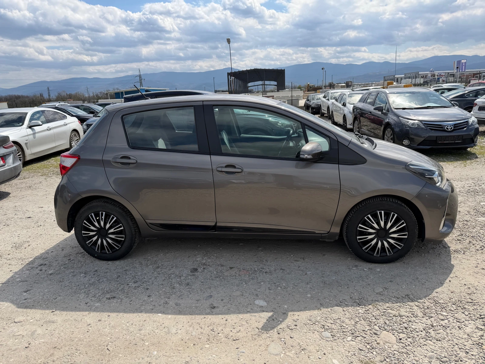 Toyota Yaris 1.4 D4D(КАТО НОВА), снимка 4 - Автомобили и джипове - 54148137