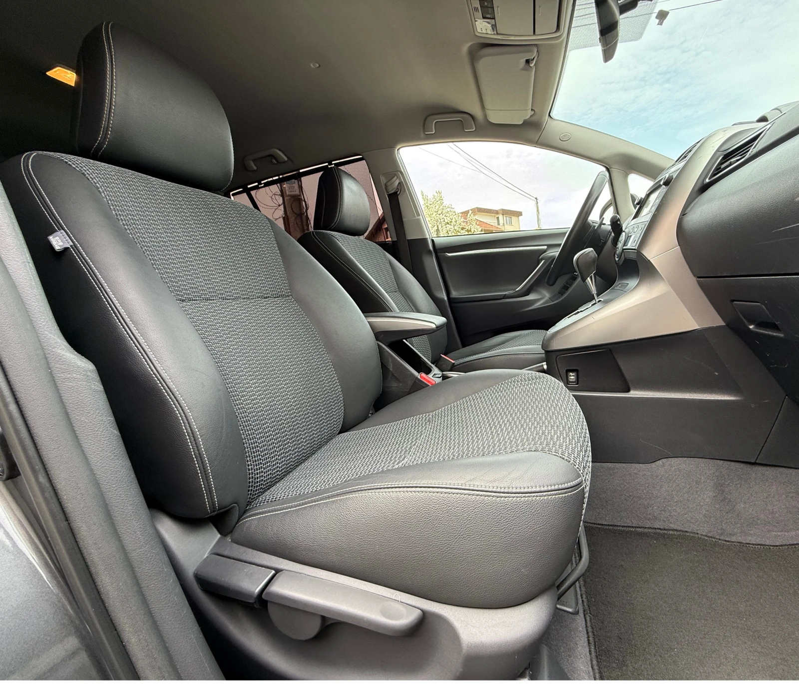 Toyota Verso 2.2D-FACELIFT-6+ 1-AVTOMAT-ШВЕЙЦАРИЯ, снимка 14 - Автомобили и джипове - 54220784