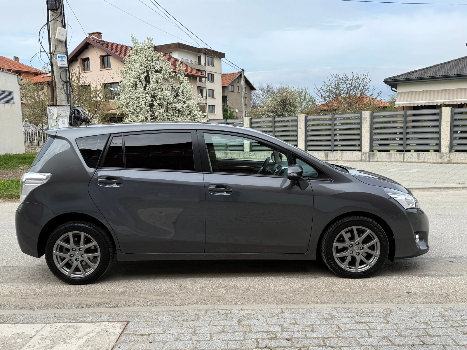 Toyota Verso 2.2D-FACELIFT-6+ 1-AVTOMAT-ШВЕЙЦАРИЯ, снимка 4 - Автомобили и джипове - 54220784