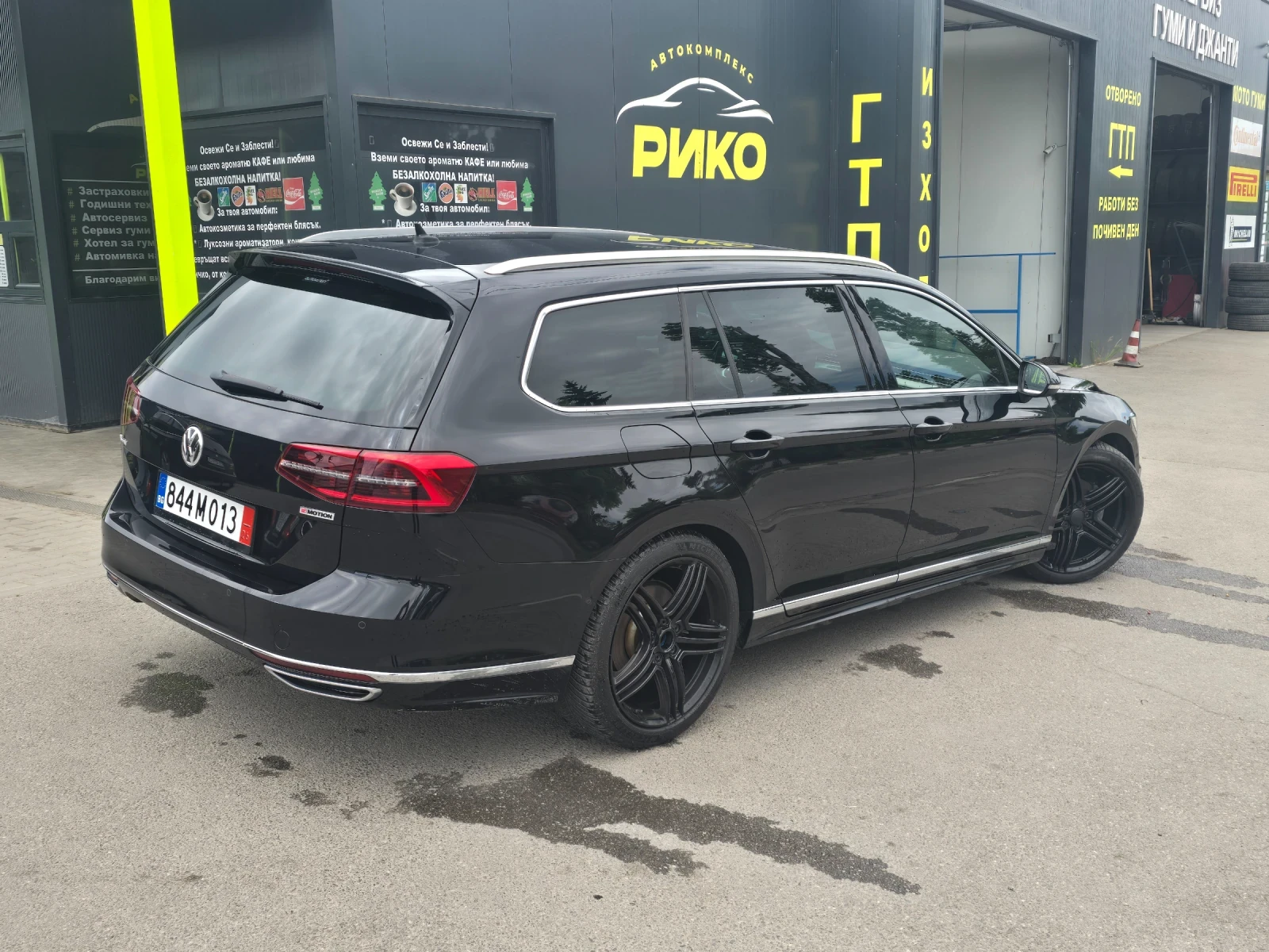VW Passat R line/4* 4/140х.км/СЕРВ.История!, снимка 5 - Автомобили и джипове - 54548249