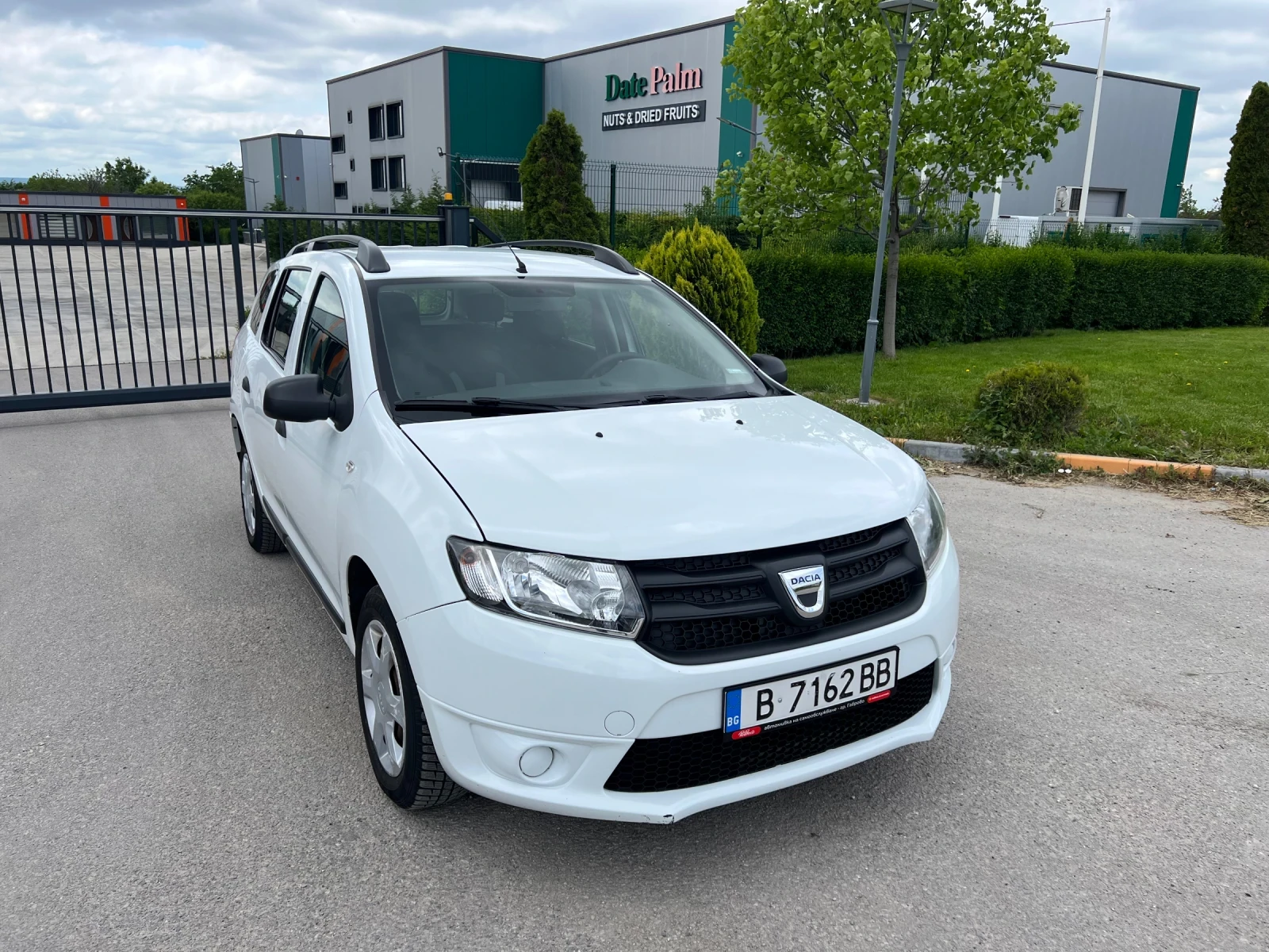 Dacia Logan MCV 1, 2 Gaz. inj., снимка 2 - Автомобили и джипове - 54653266