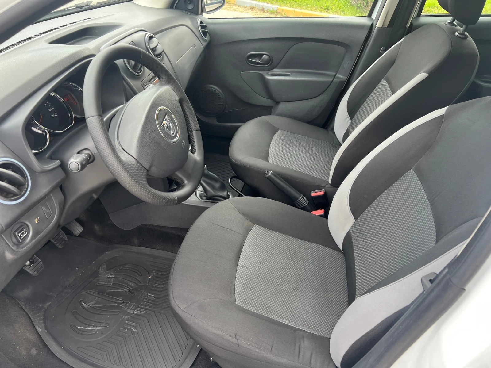 Dacia Logan MCV 1, 2 Gaz. inj., снимка 11 - Автомобили и джипове - 54653266