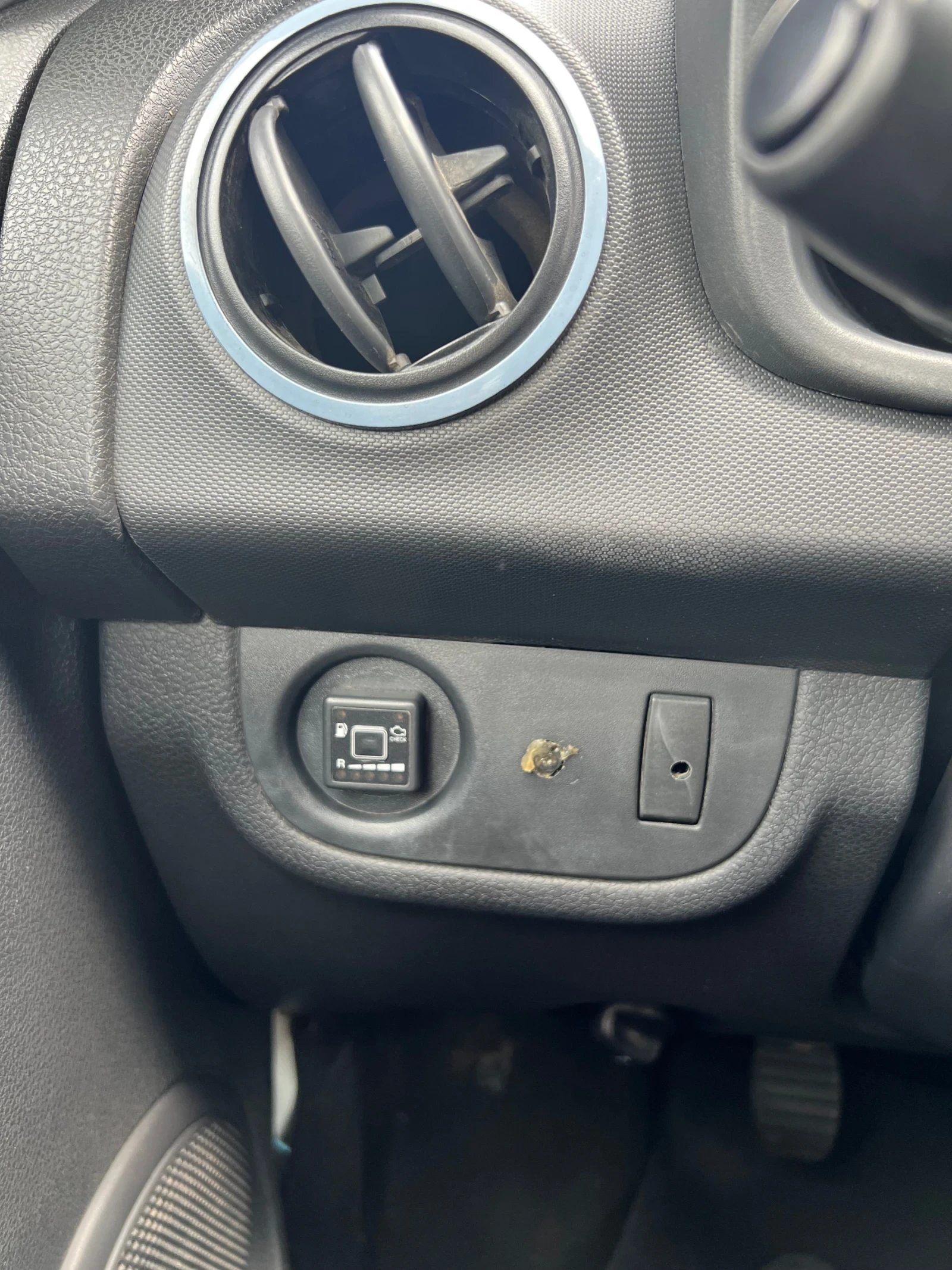 Dacia Logan MCV 1, 2 Gaz. inj., снимка 15 - Автомобили и джипове - 54653266