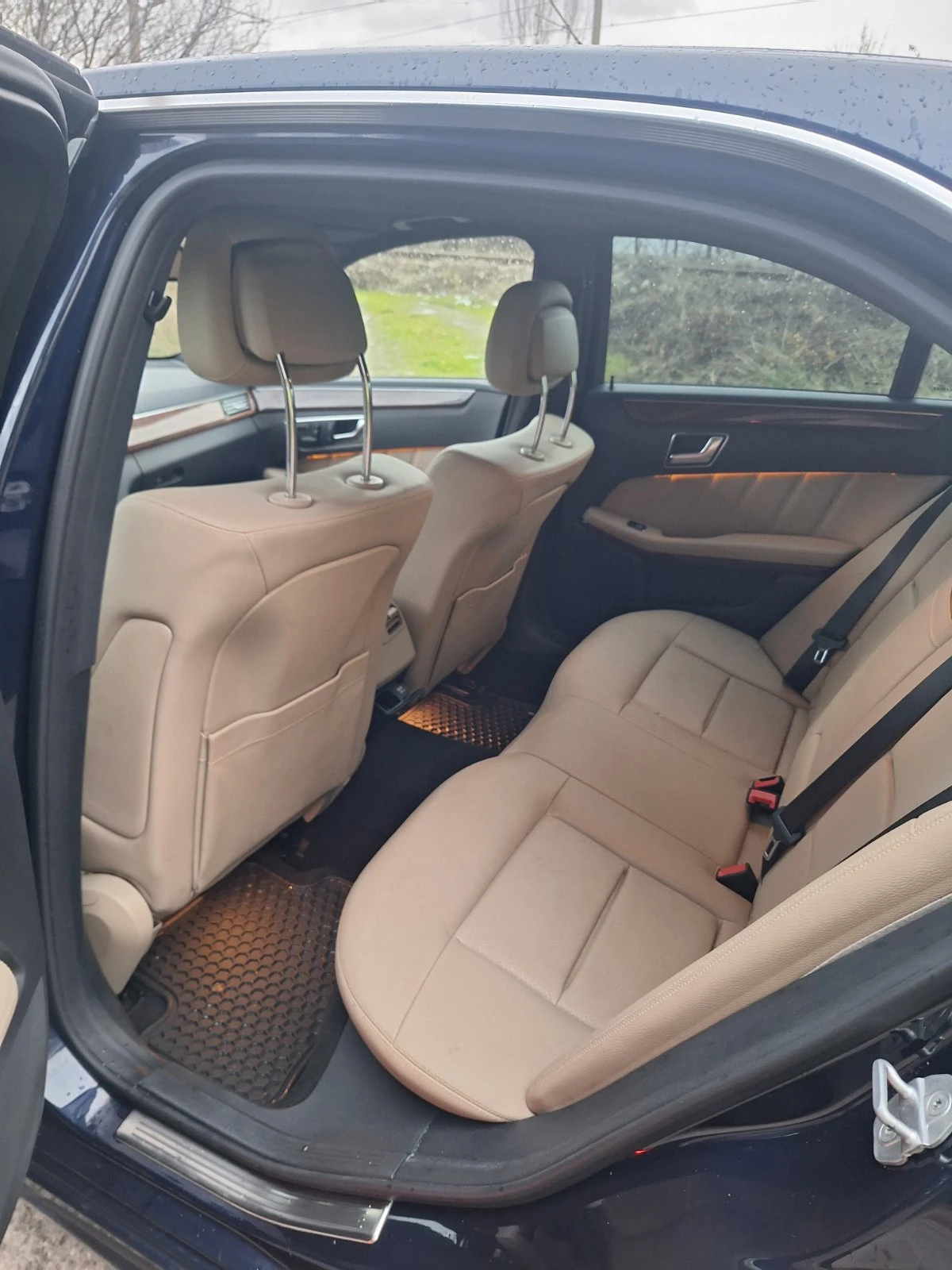 Mercedes-Benz E 350 AMG Пакет, снимка 17 - Автомобили и джипове - 54699373