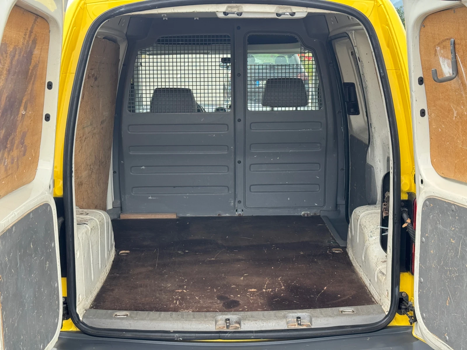 VW Caddy 2.0 SDI, снимка 7 - Автомобили и джипове - 54800375