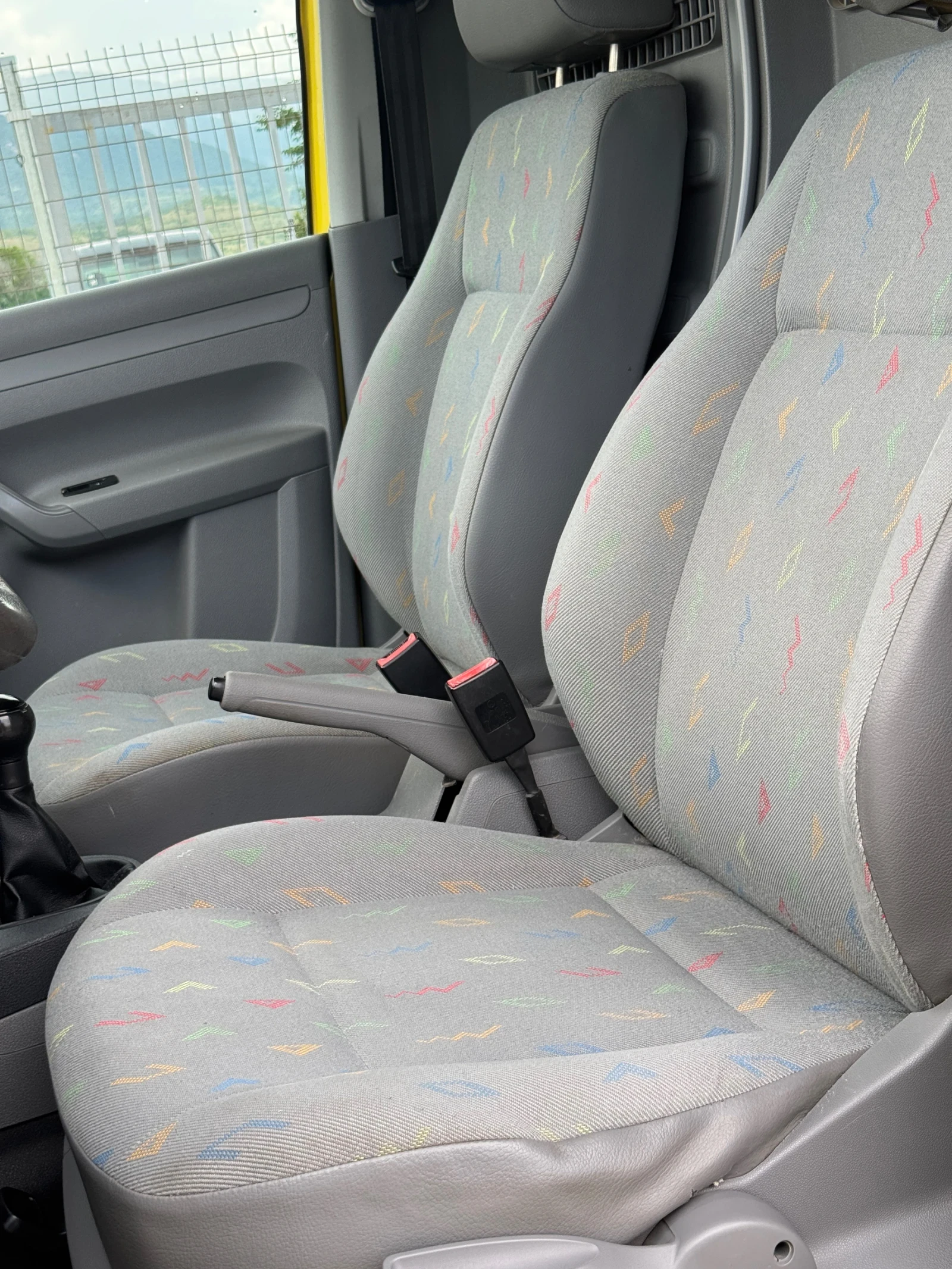 VW Caddy 2.0 SDI, снимка 11 - Автомобили и джипове - 54800375