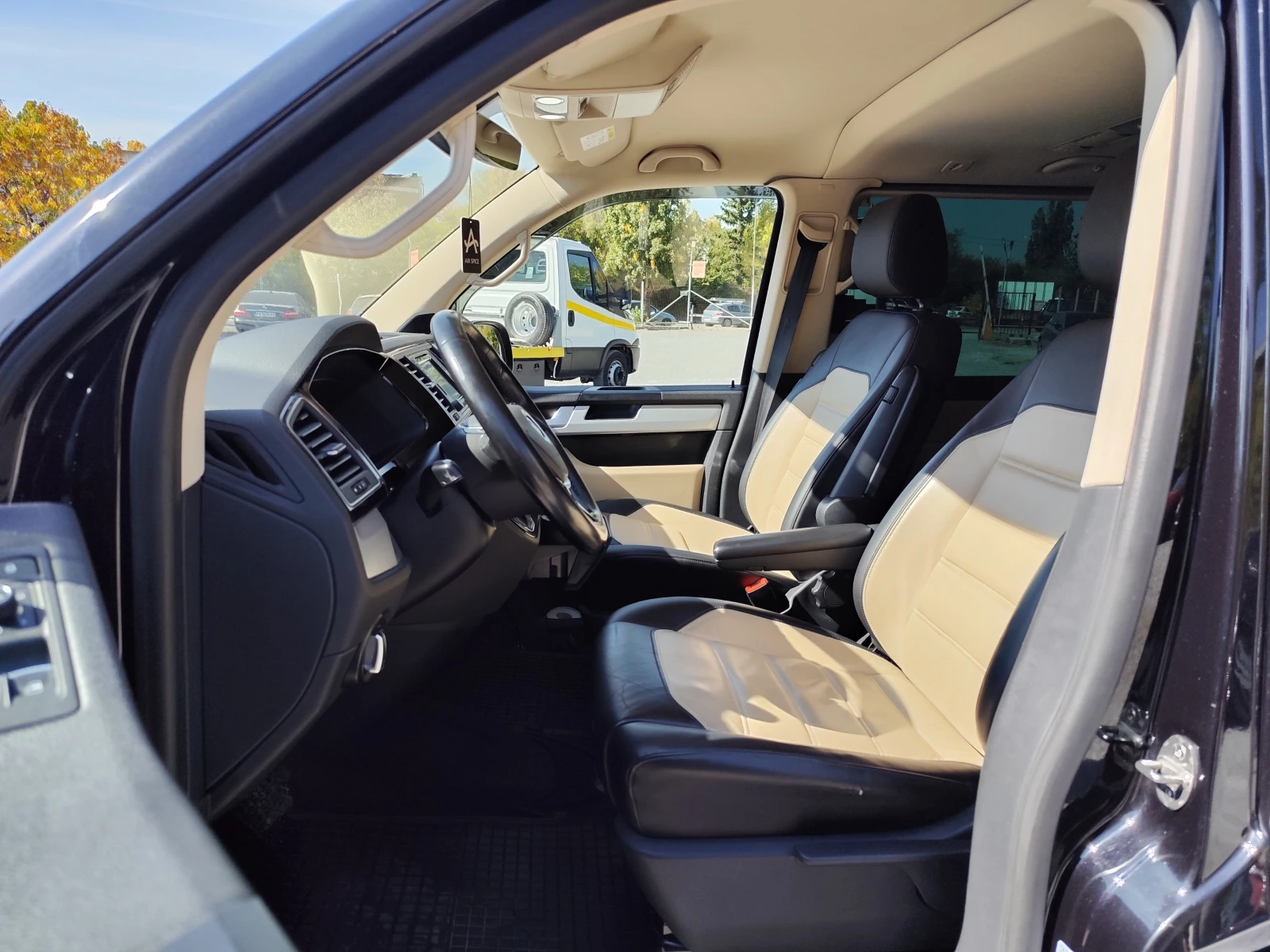 VW Multivan 2.0TDi/4X4/АВТОМАТИК/КОЖА/ПОДГРЕВ/7М /NAVI/CAMERA, снимка 7 - Автомобили и джипове - 56525355