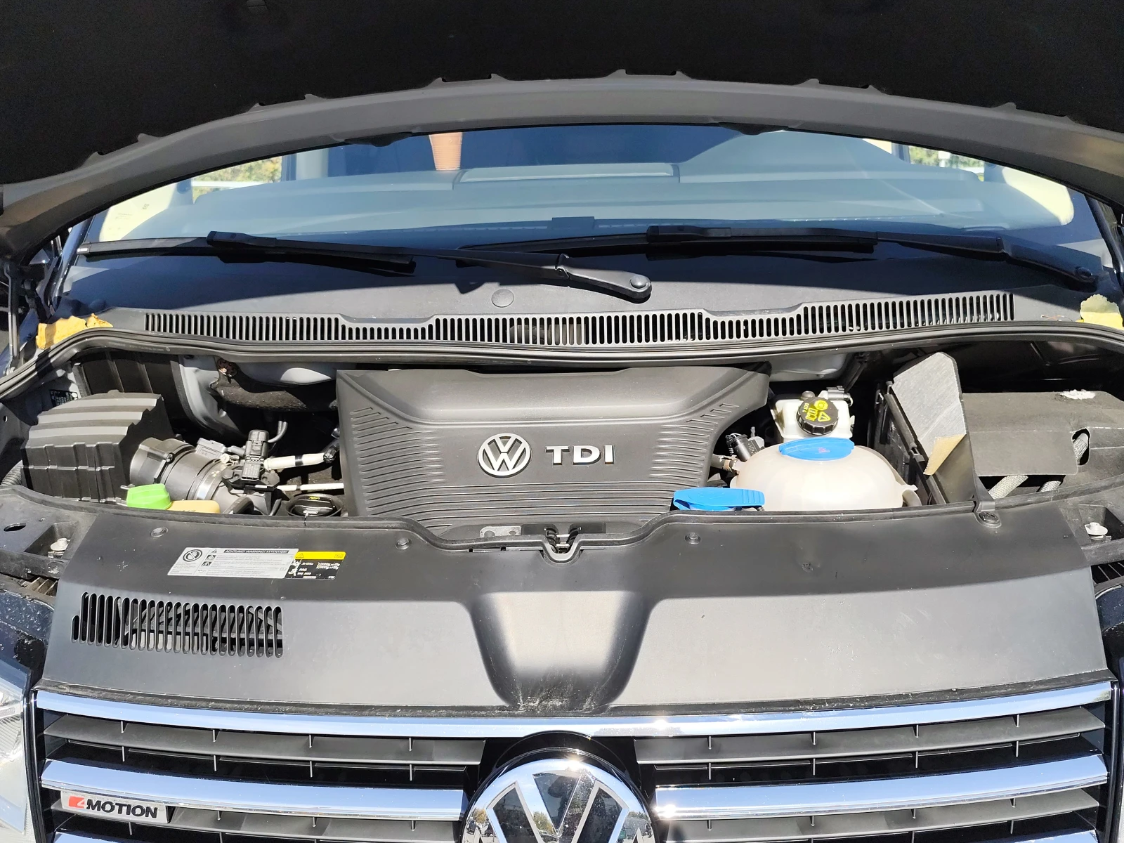 VW Multivan 2.0TDi/4X4/АВТОМАТИК/КОЖА/ПОДГРЕВ/7М /NAVI/CAMERA, снимка 16 - Автомобили и джипове - 56525355
