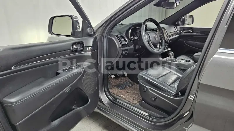 Jeep Grand cherokee 3.6 V6 OVERLAND| DISTRONIC| ОБДУХВАНЕ| , снимка 6 - Автомобили и джипове - 54969392