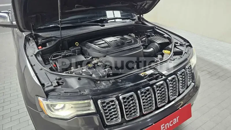 Jeep Grand cherokee 3.6 V6 OVERLAND| DISTRONIC| ОБДУХВАНЕ| , снимка 13 - Автомобили и джипове - 54969392