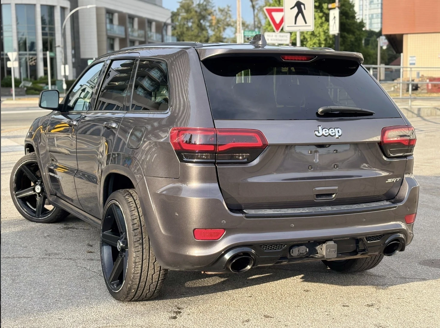 Jeep Grand cherokee SRT* 6.2* V8* 8ZF* ПОДГРЕВ* КАМЕРА* КЕЙЛЕС* LANE*  - изображение 2