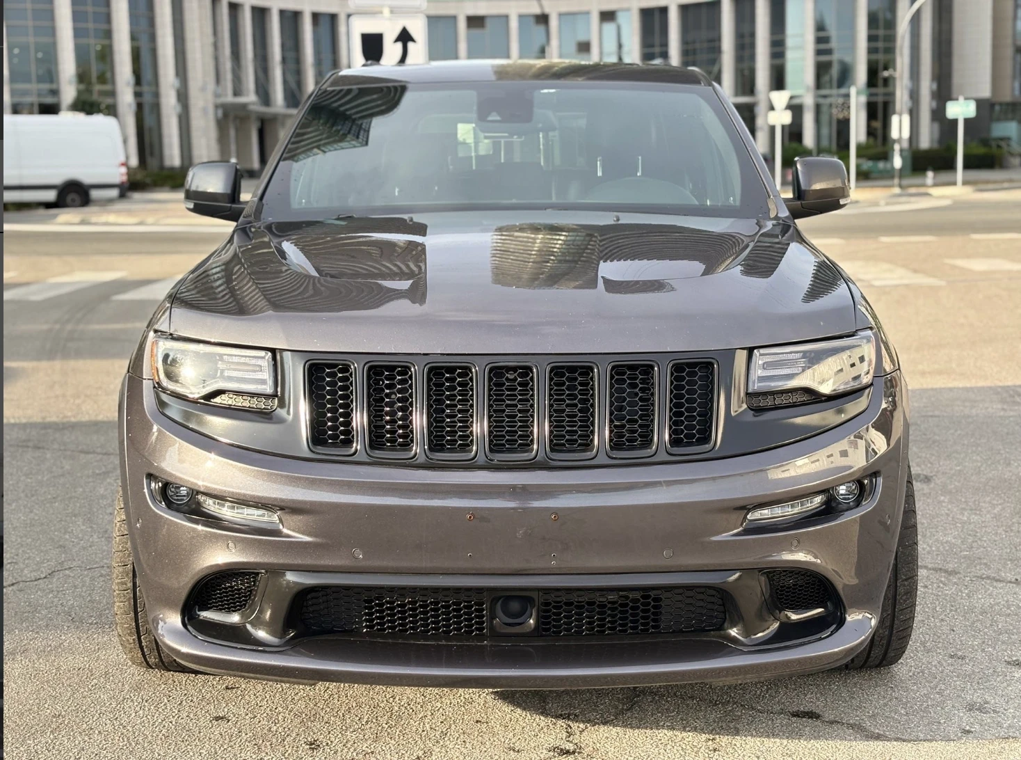 Jeep Grand cherokee SRT* 6.2* V8* 8ZF* ПОДГРЕВ* КАМЕРА* КЕЙЛЕС* LANE*  - изображение 7