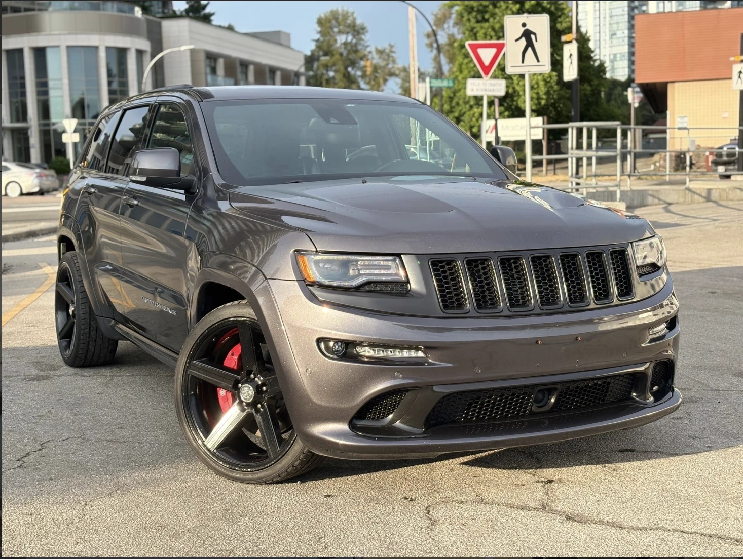 Jeep Grand cherokee SRT* 6.2* V8* 8ZF* ПОДГРЕВ* КАМЕРА* КЕЙЛЕС* LANE*  - изображение 3