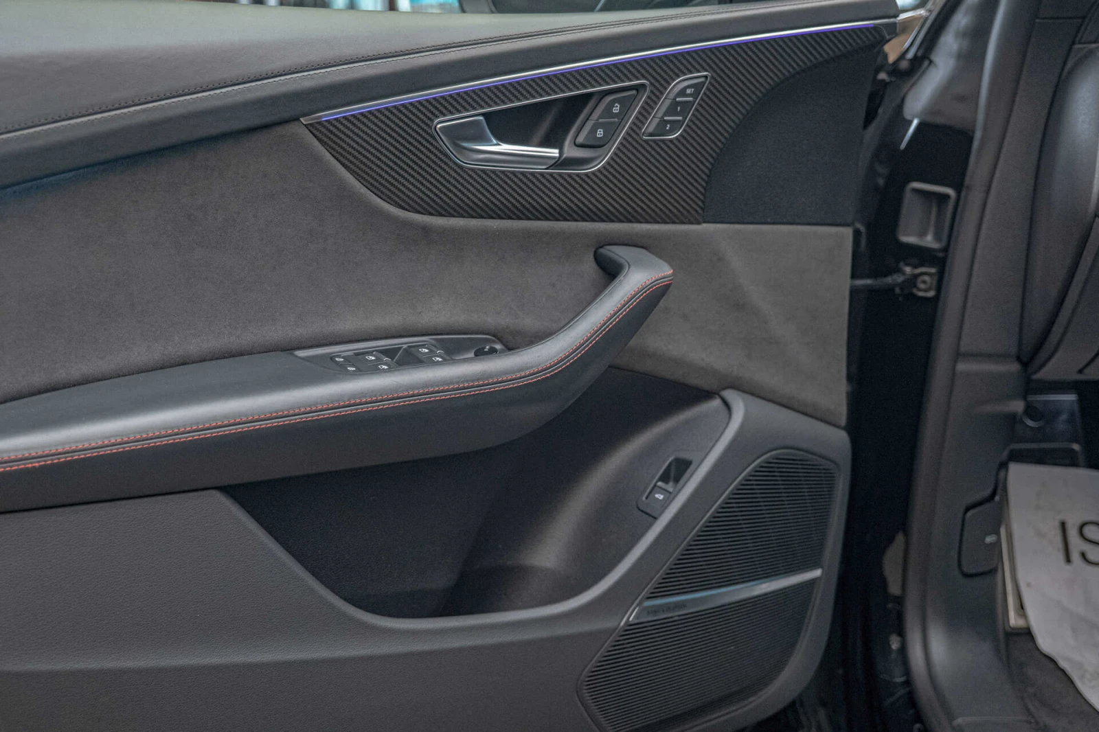 Audi RSQ8 4.0TFSI/Carbon packet/Keramika/Bang&Olufsen/HuD/Am, снимка 11 - Автомобили и джипове - 53864165