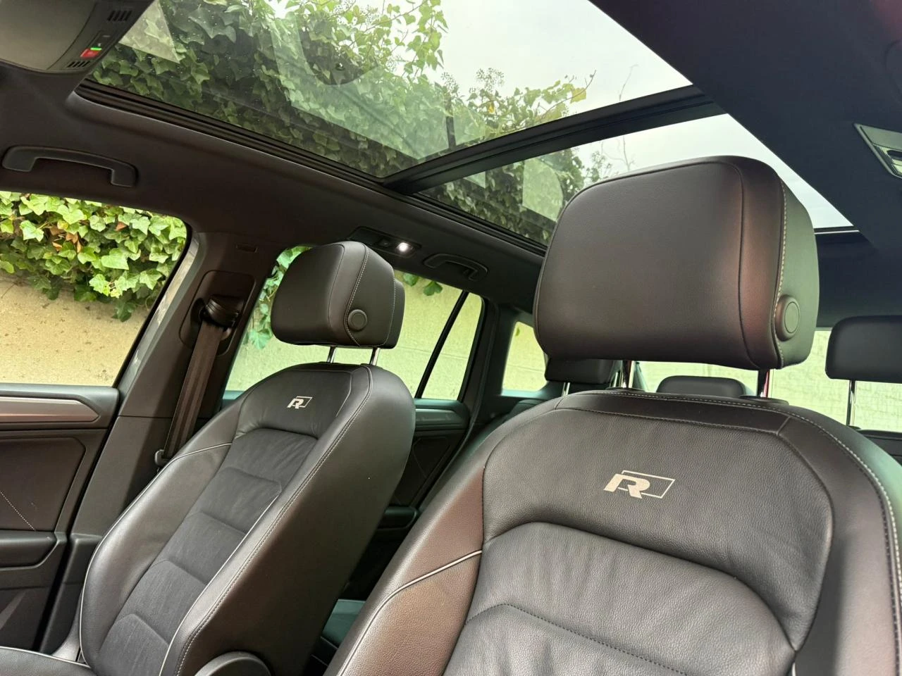 VW Tiguan 2.0 TDI 150 BV6 R-LINE EXCLUSIVE CUIR CAMERA TOIT , снимка 4 - Автомобили и джипове - 53933504