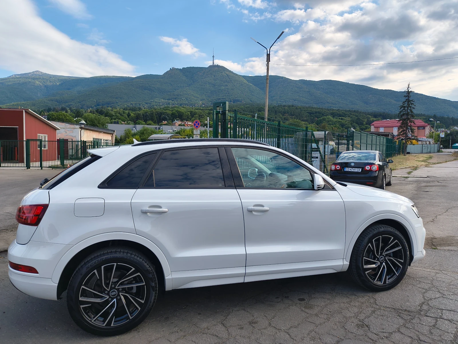 Audi Q3, снимка 2 - Автомобили и джипове - 54084227