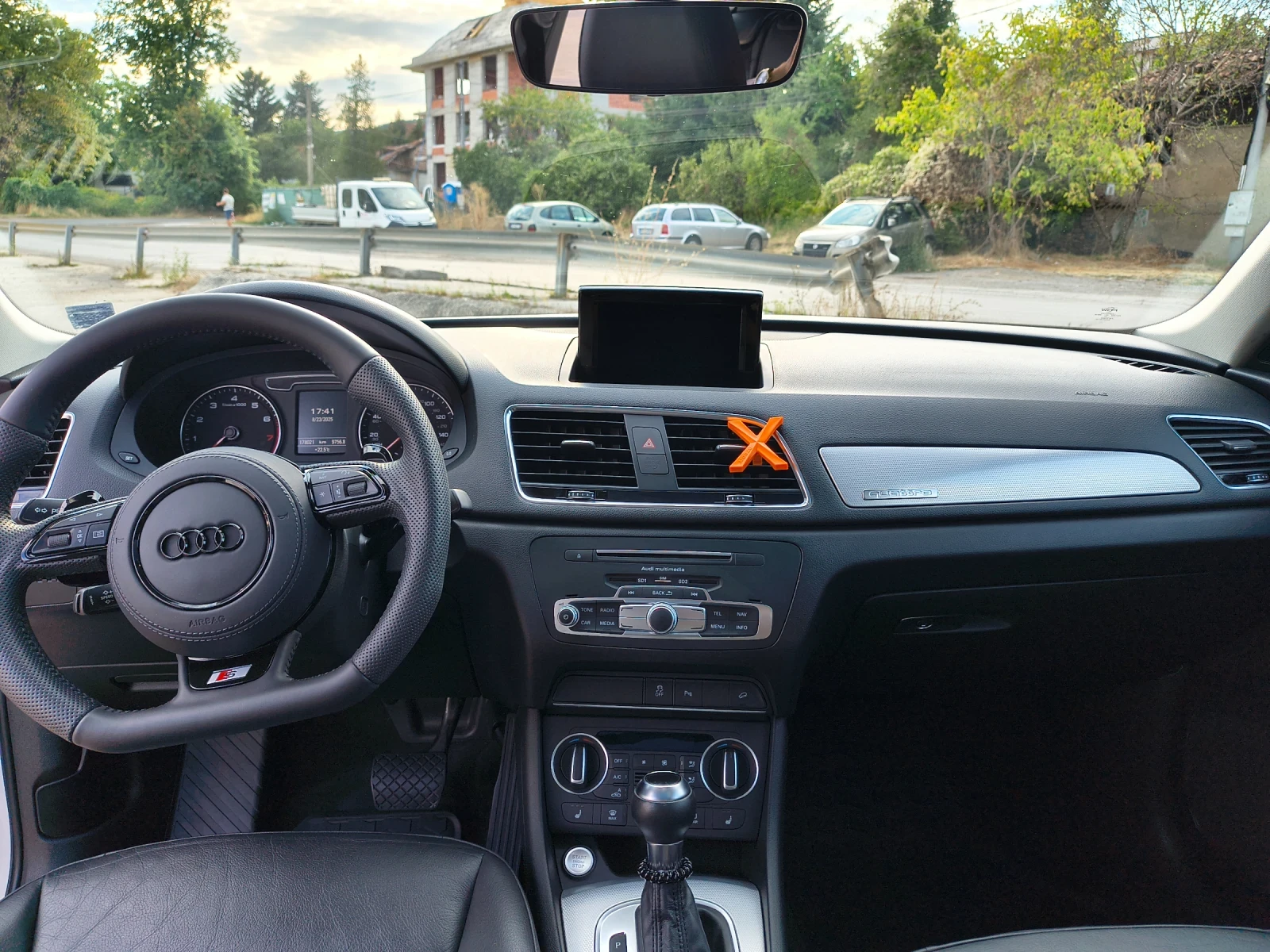 Audi Q3, снимка 6 - Автомобили и джипове - 54084227