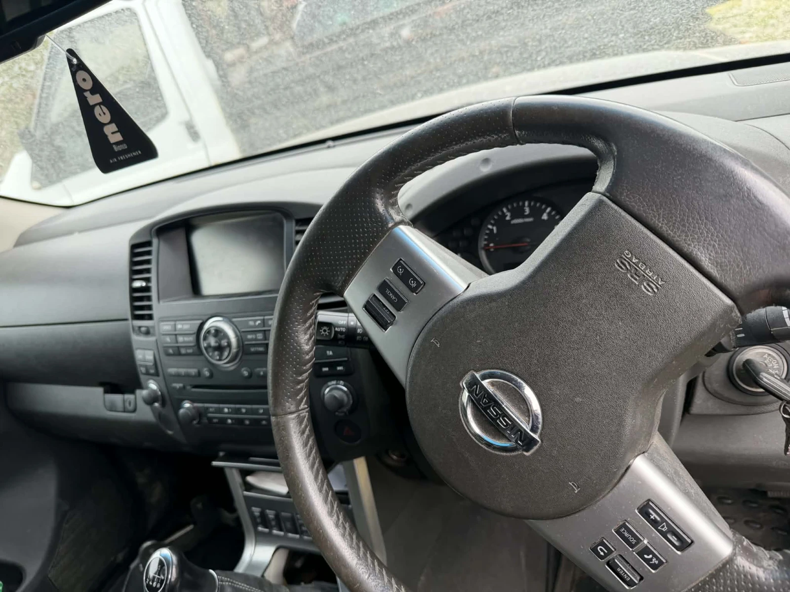 Nissan Navara, снимка 8 - Автомобили и джипове - 54374026