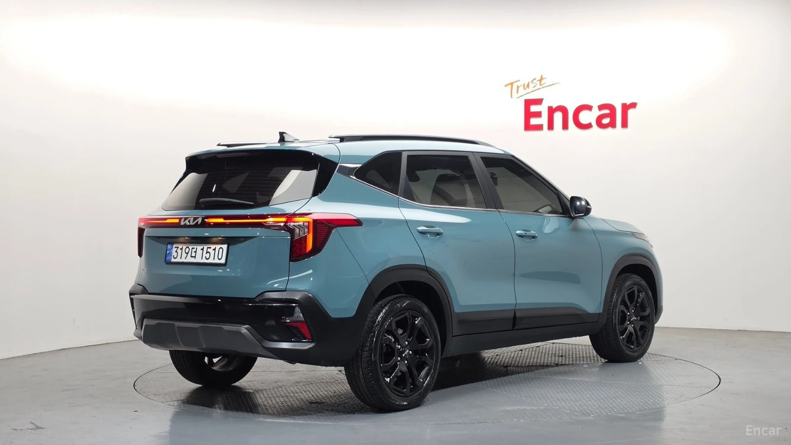 Kia Seltos 2.0 2WD Gravity* КОЖА* ОБДУХВ* НАВИ* КАМЕРА, снимка 2 - Автомобили и джипове - 55513856