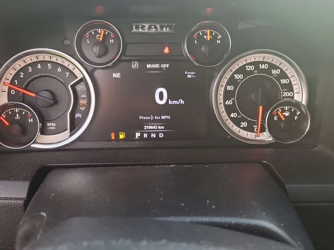 Dodge RAM 1500 * 4x4 Crew Cab 5'7" Box Sport Crew Cab , снимка 11 - Автомобили и джипове - 56309906