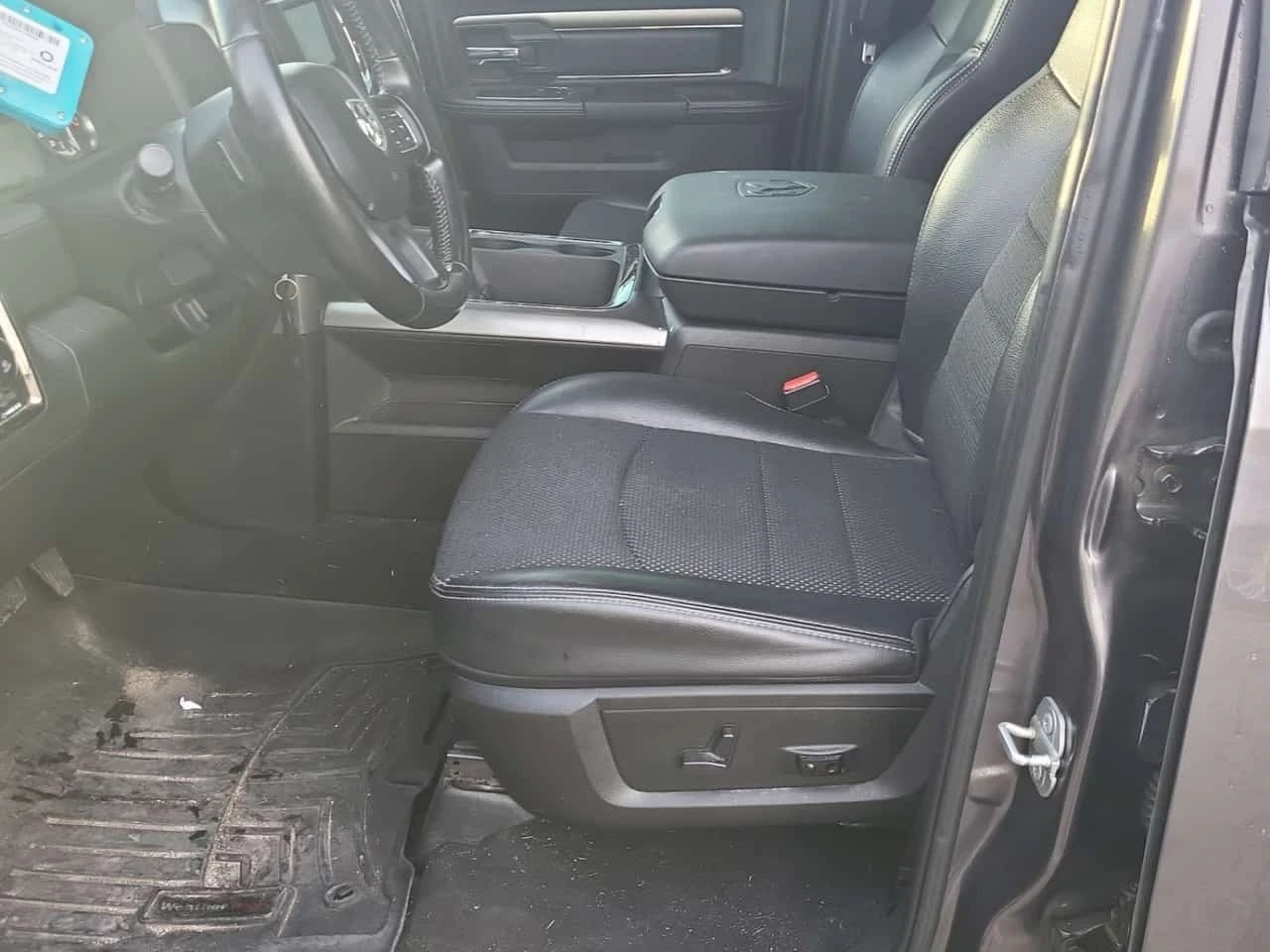 Dodge RAM 1500 * 4x4 Crew Cab 5'7" Box Sport Crew Cab , снимка 9 - Автомобили и джипове - 56309906