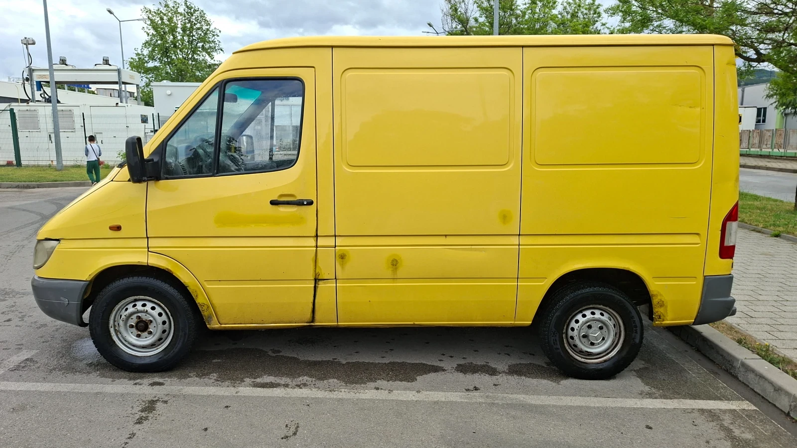 Mercedes-Benz Sprinter 208 Товарен, снимка 2 - Бусове и автобуси - 54649678