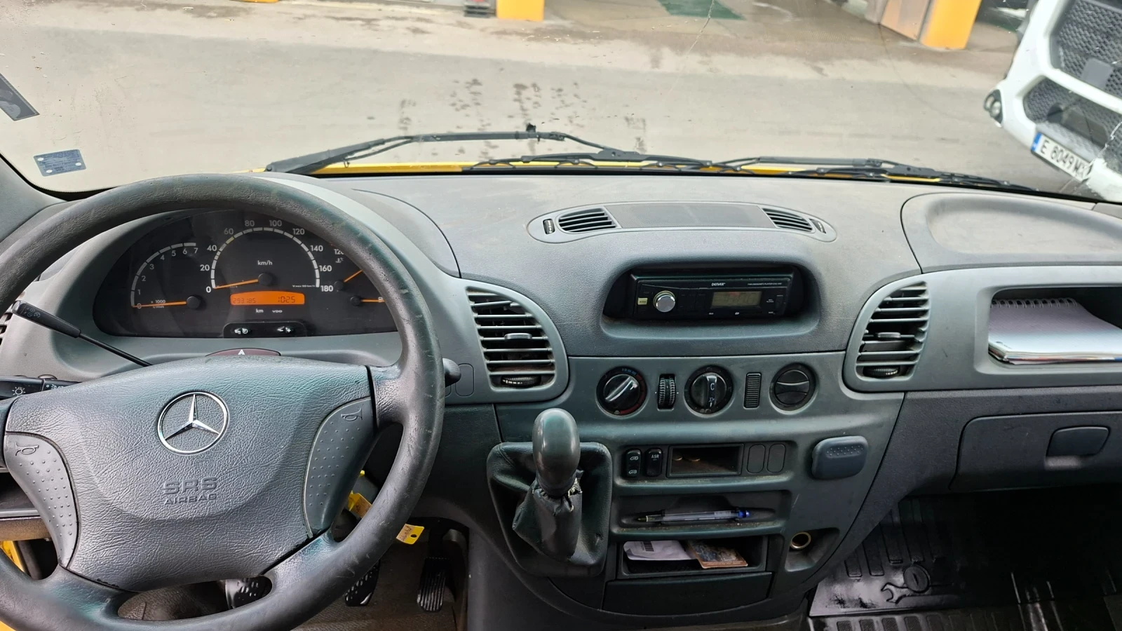 Mercedes-Benz Sprinter 208 Товарен, снимка 9 - Бусове и автобуси - 54649678