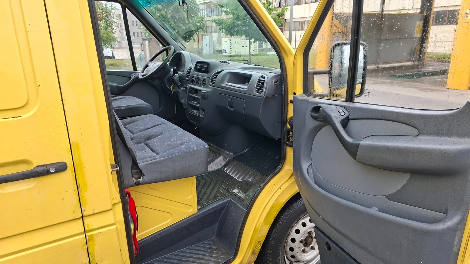 Mercedes-Benz Sprinter 208 Товарен, снимка 14 - Бусове и автобуси - 54649678