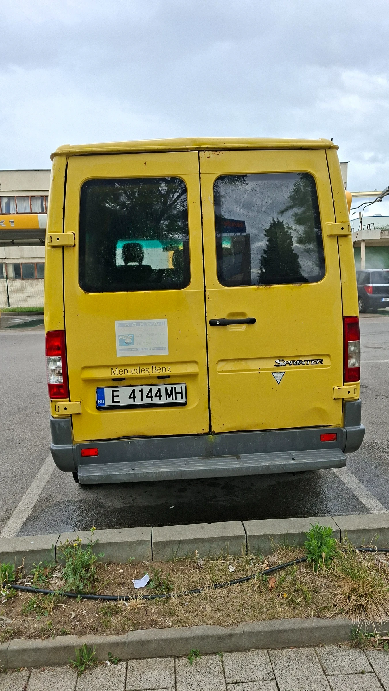Mercedes-Benz Sprinter 208 Товарен, снимка 4 - Бусове и автобуси - 54649678