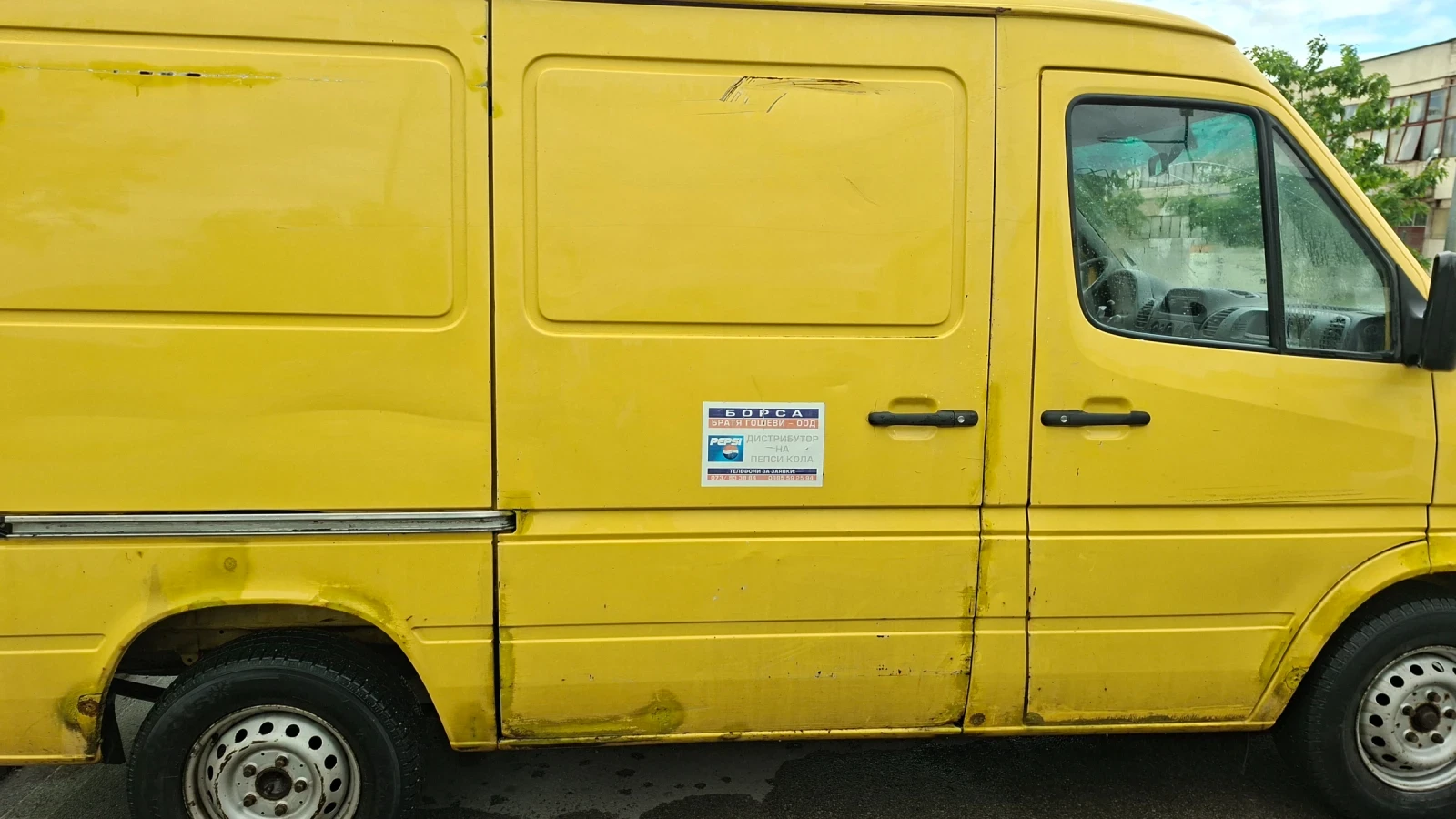 Mercedes-Benz Sprinter 208 Товарен, снимка 6 - Бусове и автобуси - 54649678