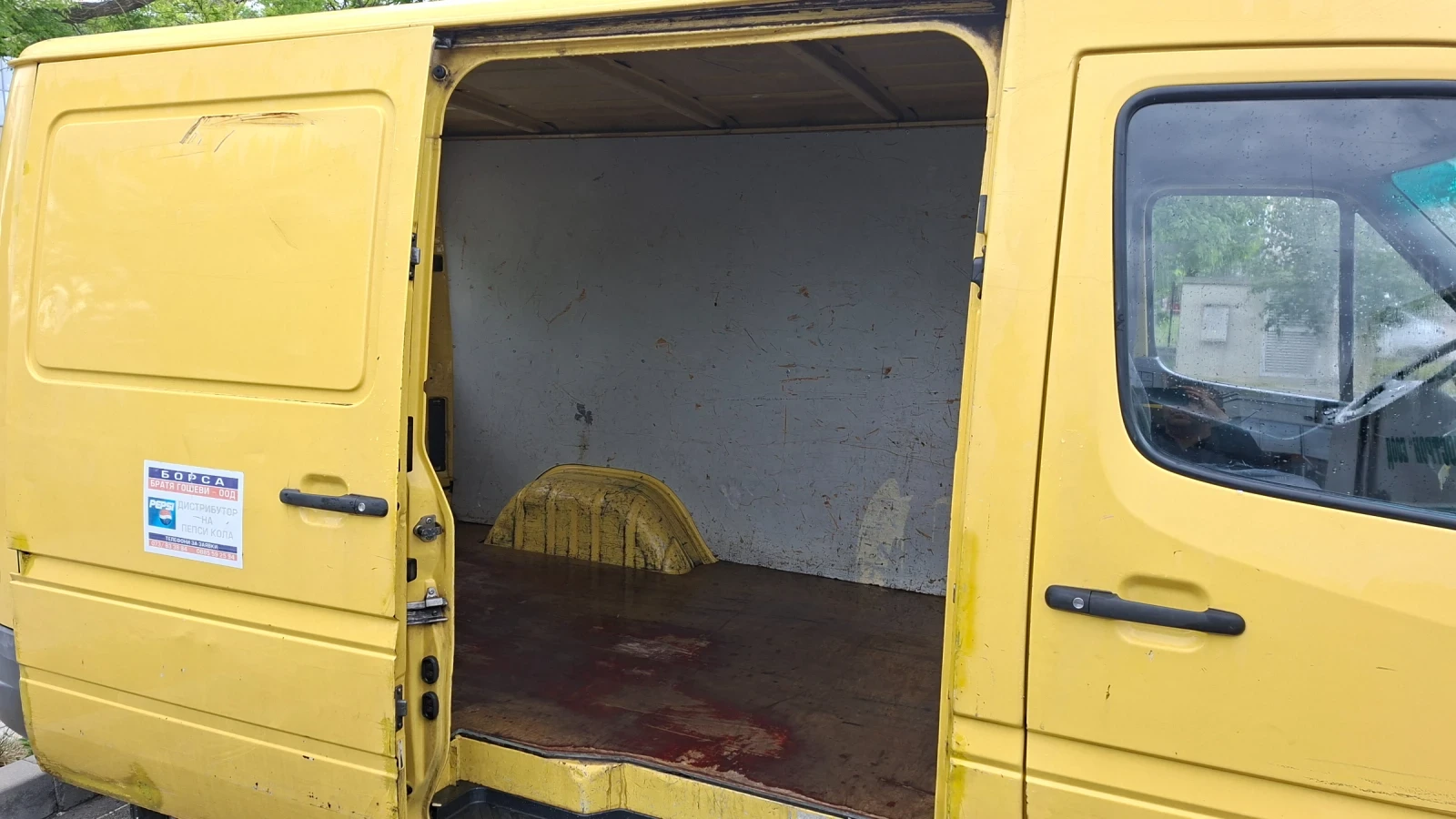 Mercedes-Benz Sprinter 208 Товарен, снимка 12 - Бусове и автобуси - 54649678