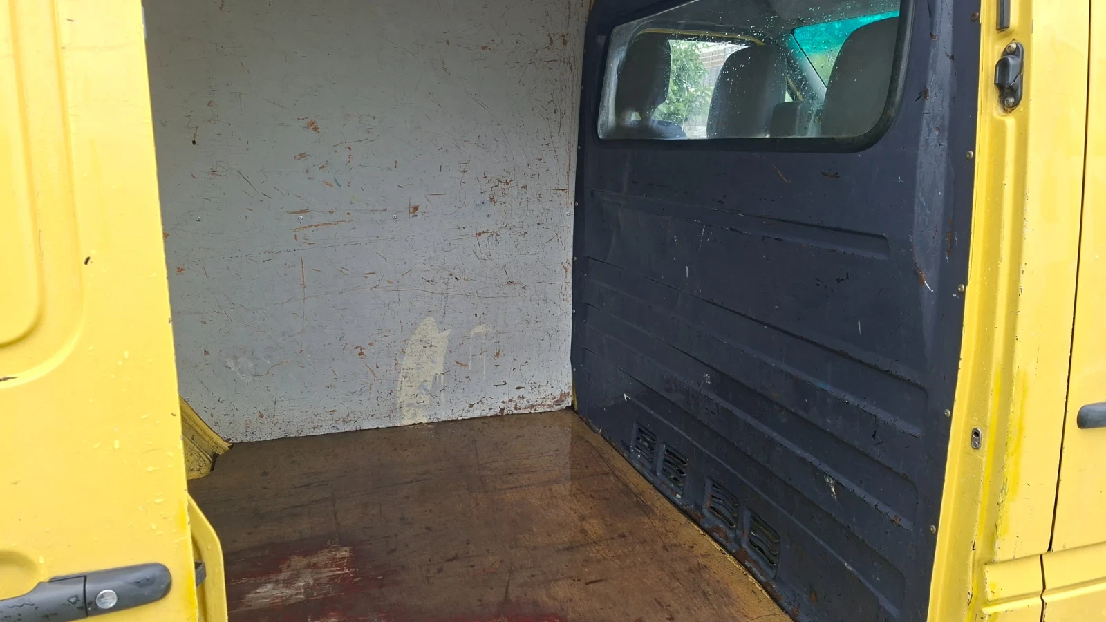 Mercedes-Benz Sprinter 208 Товарен, снимка 13 - Бусове и автобуси - 54649678