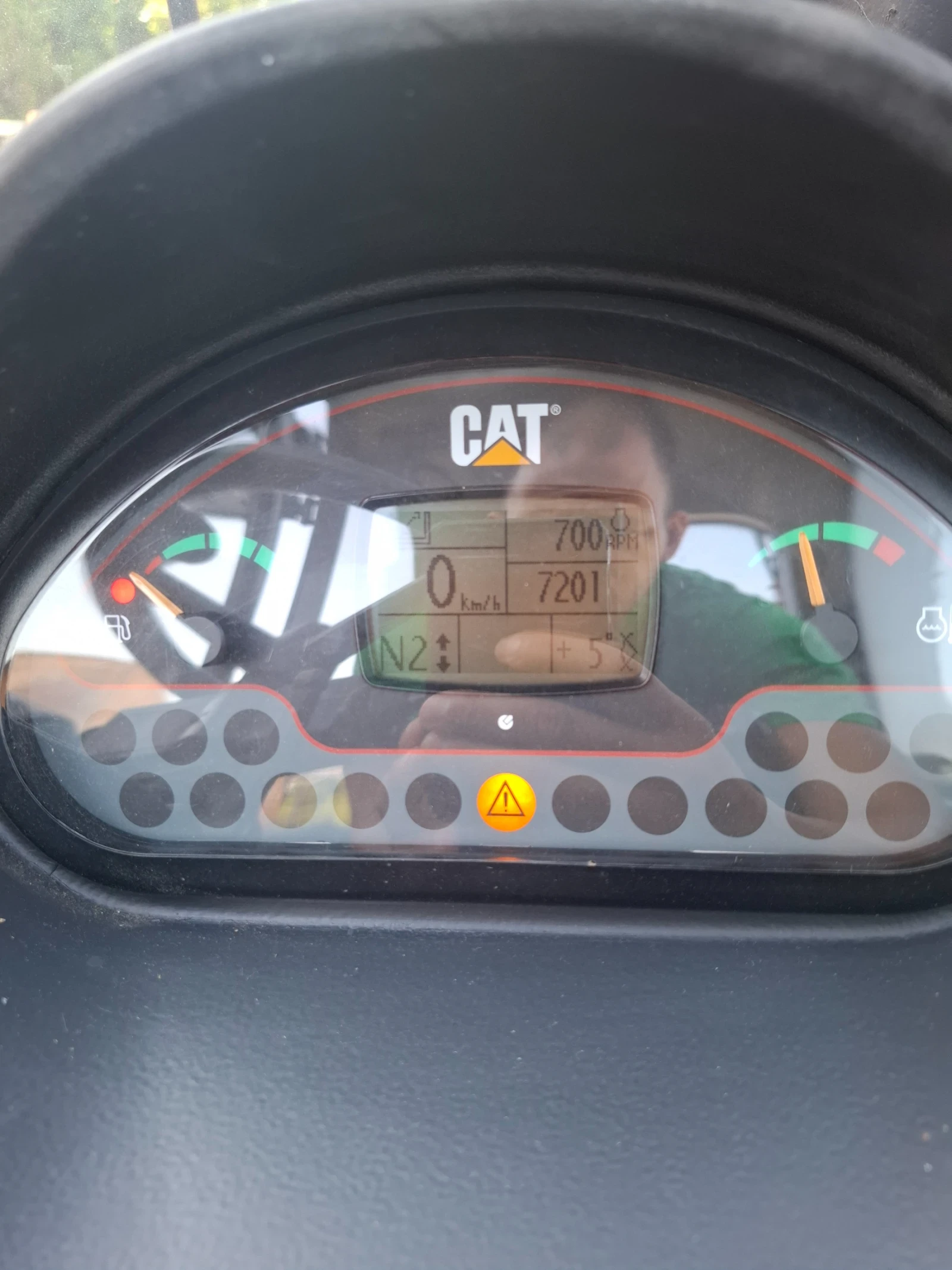 Телескопичен товарач Caterpillar Th337 - изображение 10