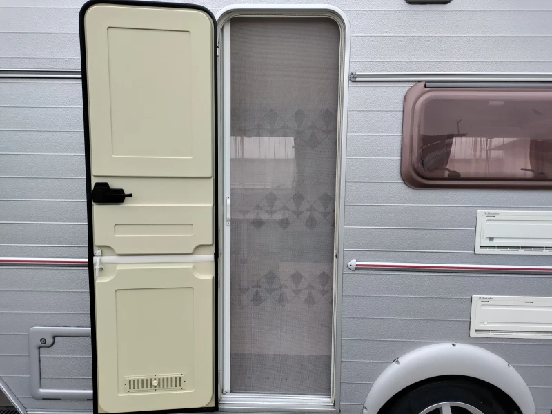 Каравана KIP Shuttle Special Форселт 2003, снимка 16 - Каравани и кемпери - 53179994