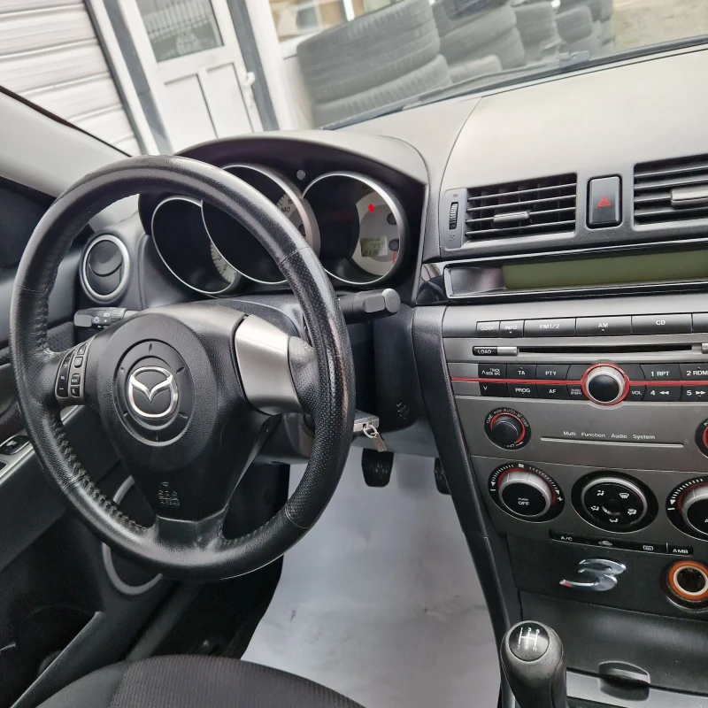 Mazda 3 1.6i Седан, снимка 9 - Автомобили и джипове - 47940559