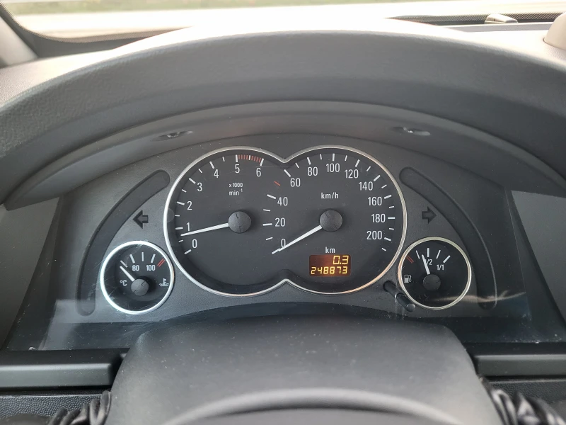 Opel Meriva 1.7CDTi, снимка 16 - Автомобили и джипове - 52541336