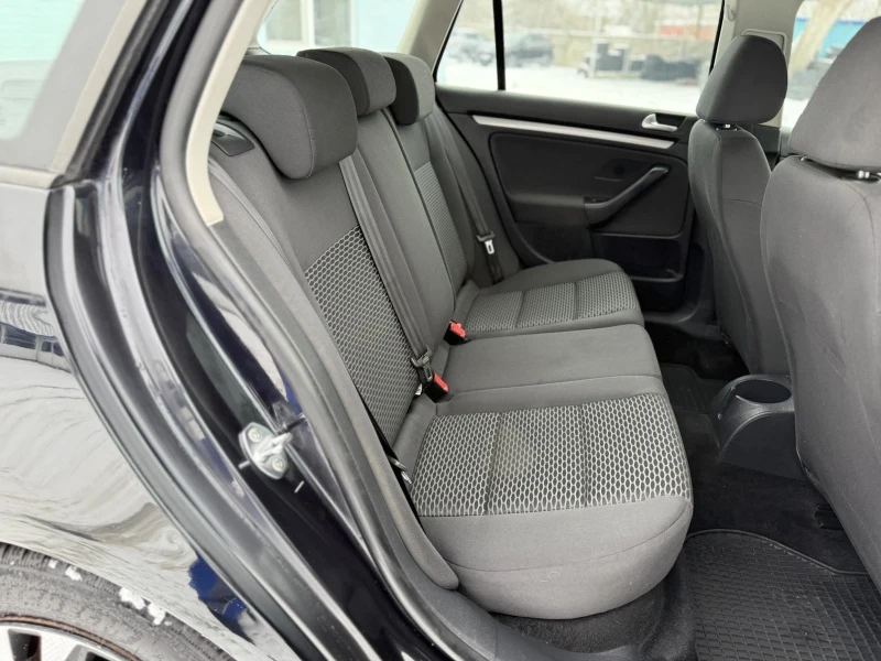 VW Golf 1.6TDI ЛИЗИНГ 3 БРОЯ, снимка 12 - Автомобили и джипове - 53210186