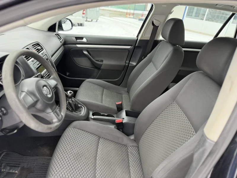 VW Golf 1.6TDI ЛИЗИНГ 3 БРОЯ, снимка 9 - Автомобили и джипове - 53210186