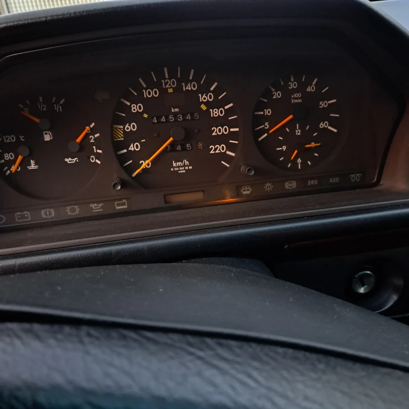 Mercedes-Benz 124 Е250, снимка 8 - Автомобили и джипове - 53391433