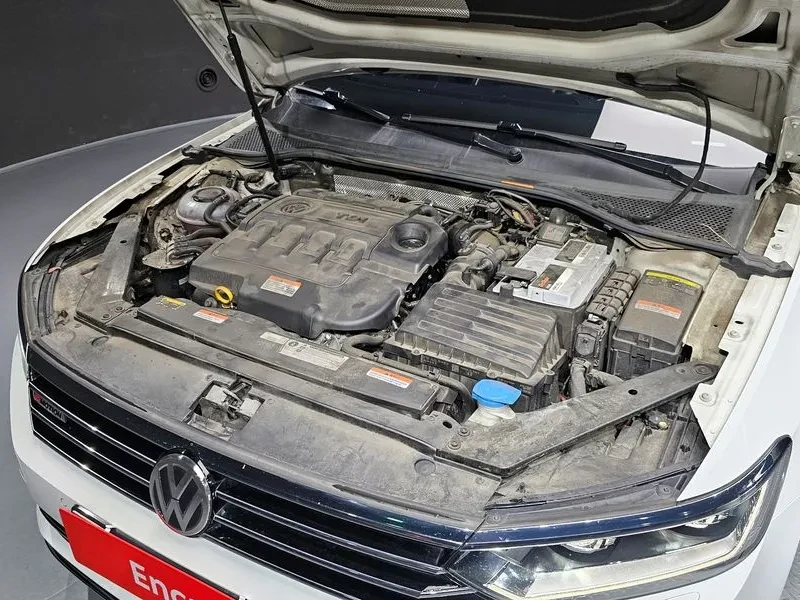 VW Passat 2.0 TDI, снимка 6 - Автомобили и джипове - 54299797