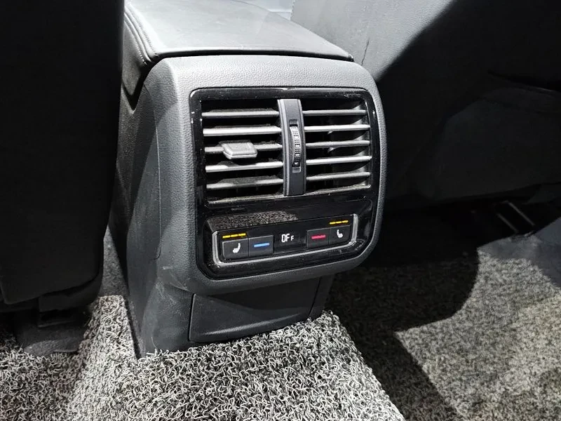 VW Passat 2.0 TDI, снимка 15 - Автомобили и джипове - 54299797