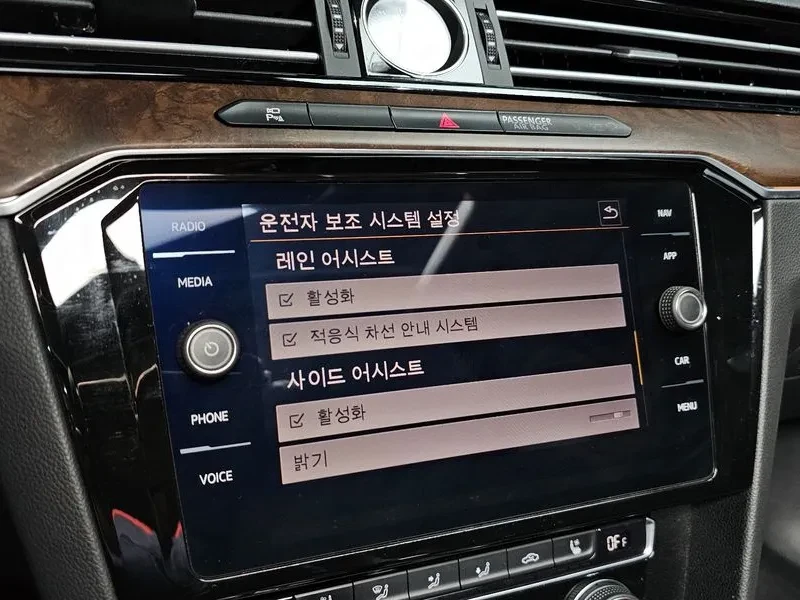 VW Passat 2.0 TDI, снимка 17 - Автомобили и джипове - 54299797