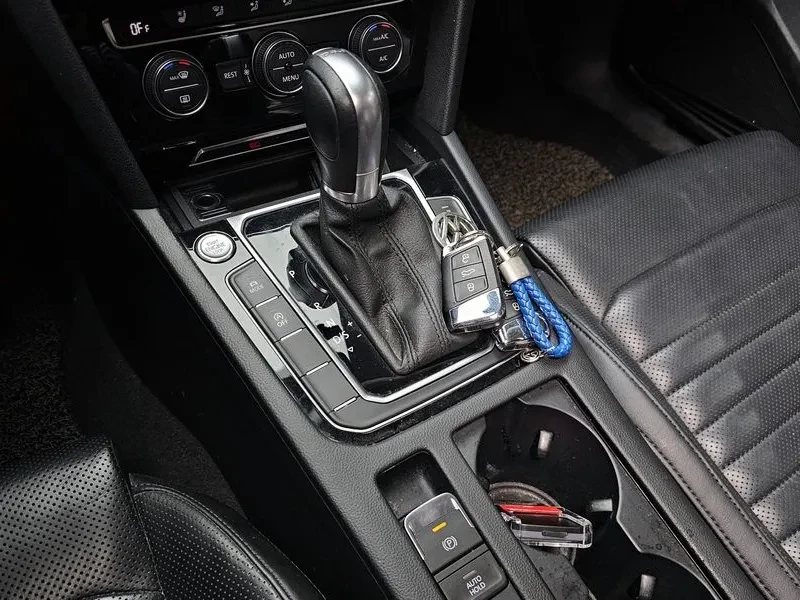 VW Passat 2.0 TDI, снимка 9 - Автомобили и джипове - 54299797