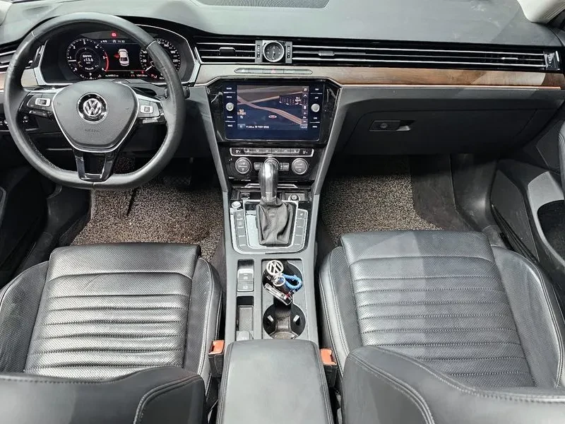 VW Passat 2.0 TDI, снимка 7 - Автомобили и джипове - 54299797